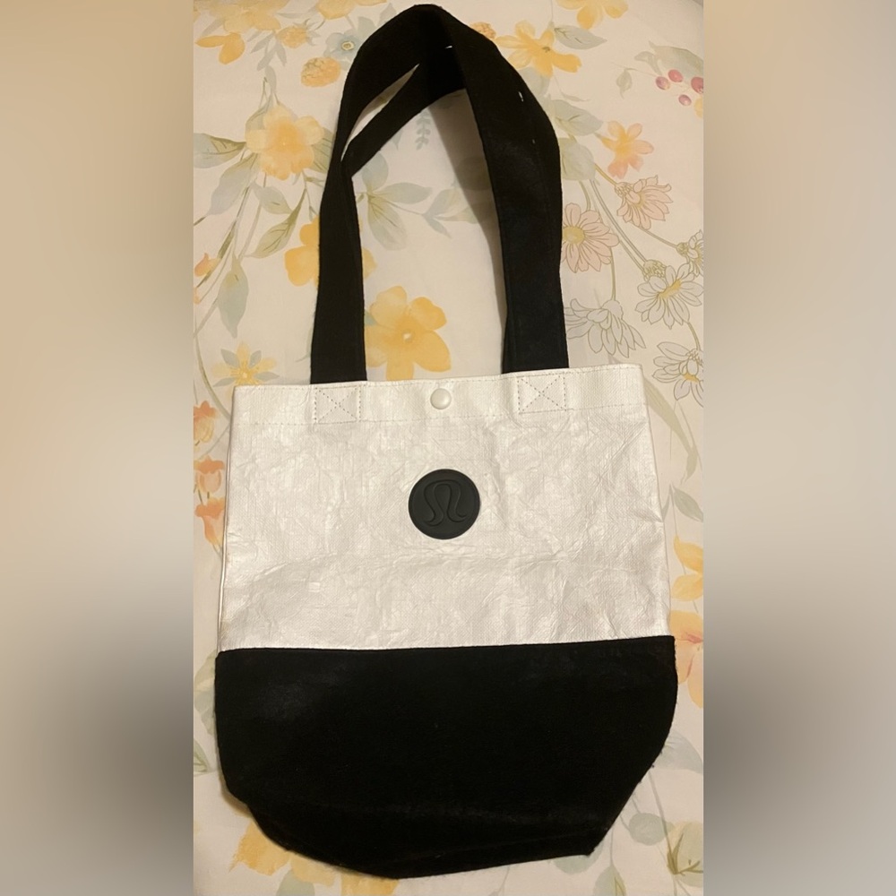 Rare Lululemon Black & White Felt Reusable Tote Bag
